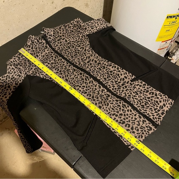 Weekends By Chicos Zip Up Leopard Print Athletic Track Jacket ~ Size 1 (Medium) - Picture 7 of 7